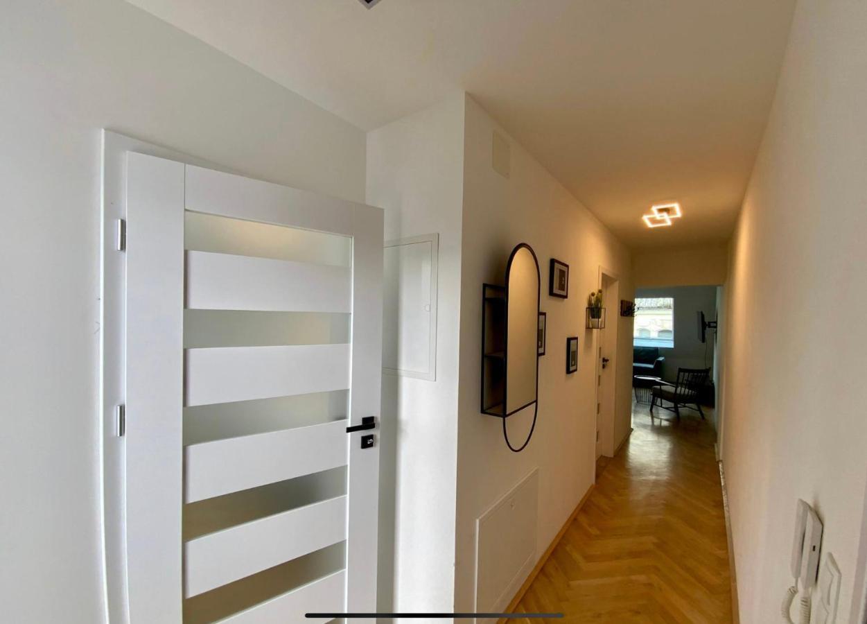 Apartament Freshly Renovated In Trendy Area L Hg21 *